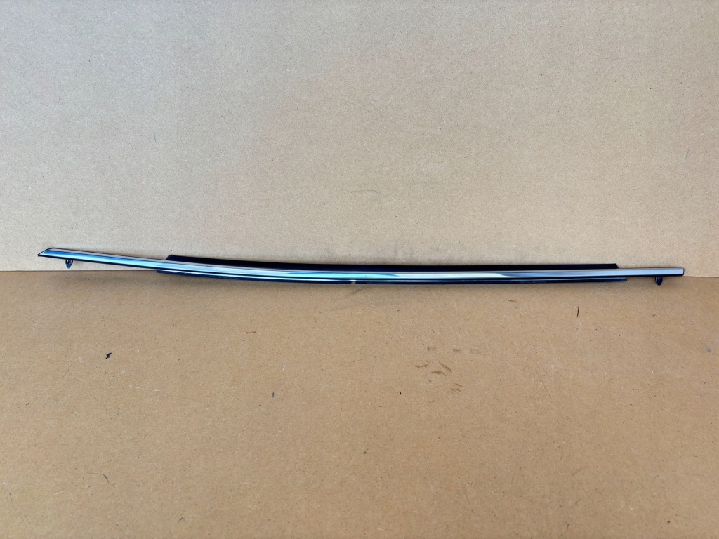 фото №1, Молдинг уплотнитель перед левый mazda 3 bm 2013-