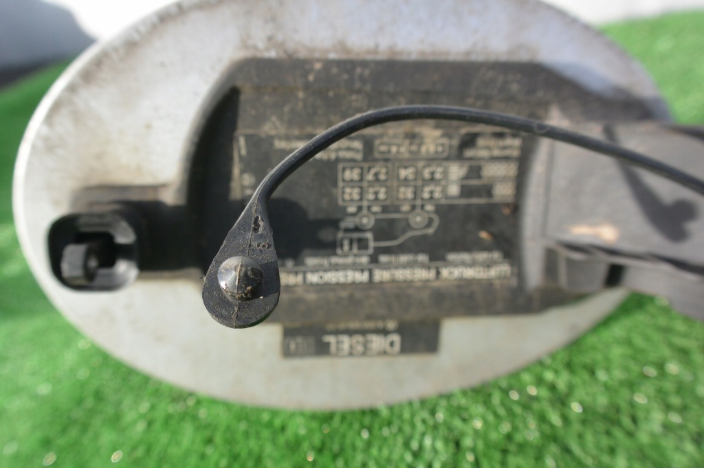 Крышка заливной дизель mercedes ml w164 серебристый 775 с Разборки