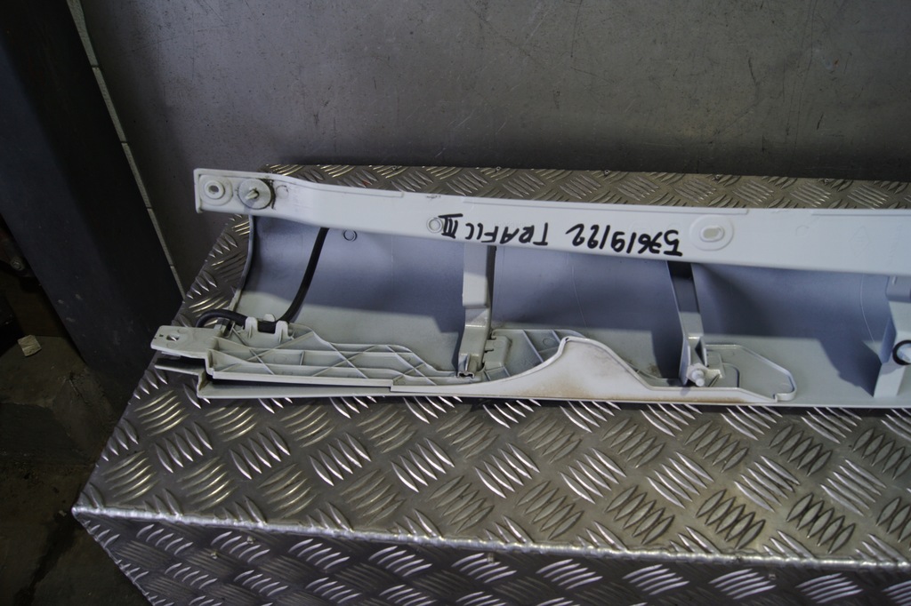 фото №9, Trafic iii vivaro b молдинг кутик верхній лівий