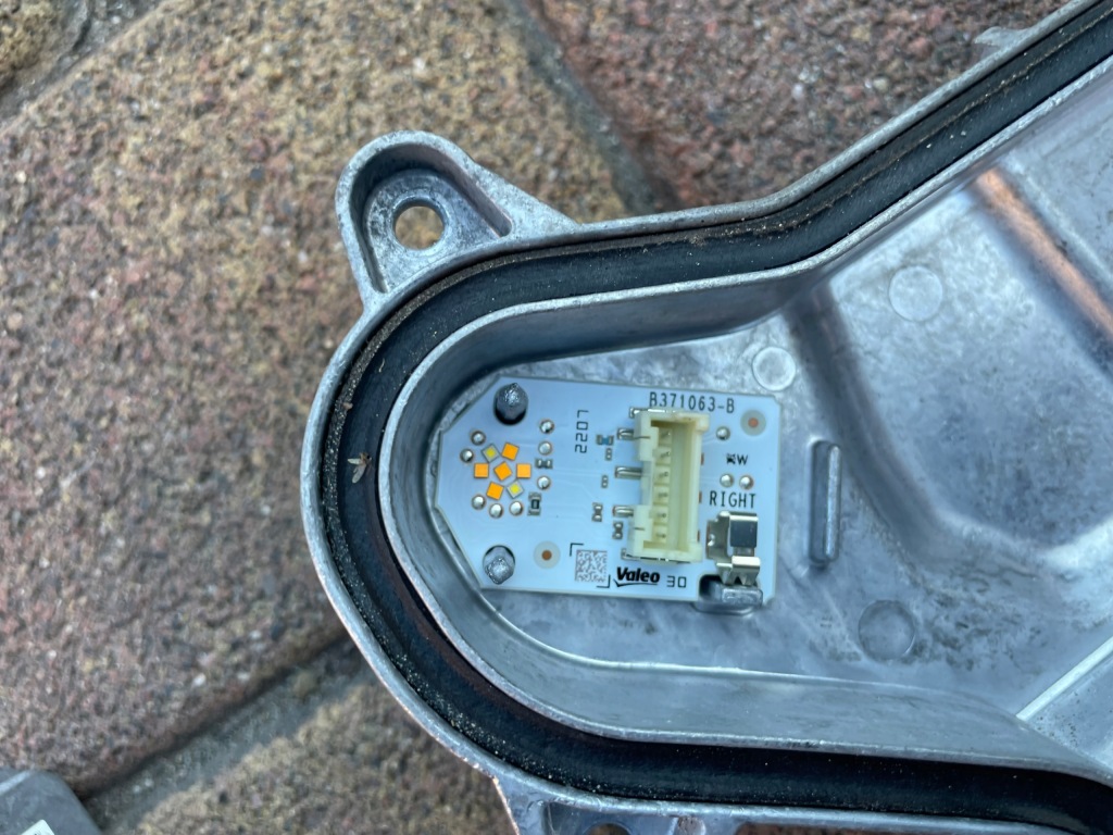 фото №2, Vw t-roc модуль led правый левый перед оригинал