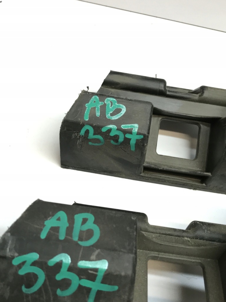 Vw passat b8 кронштейн порог правый 3g0853946 Оригинал