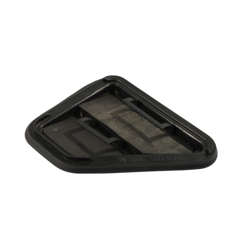 фото №10, Porsche boxster 986 решётка вентиляции багажника задняя правая 6n0819466b