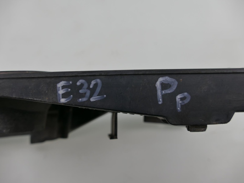 фото №9, Bmw e32 панель фары решётка радиатора защита рамка лампы правая