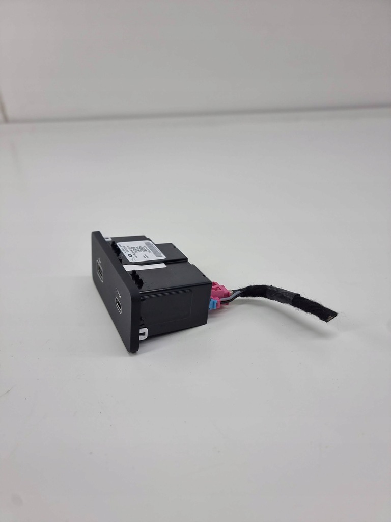 фото №2, Land rover range rover sport l461 2023 разъём / соединитель usb