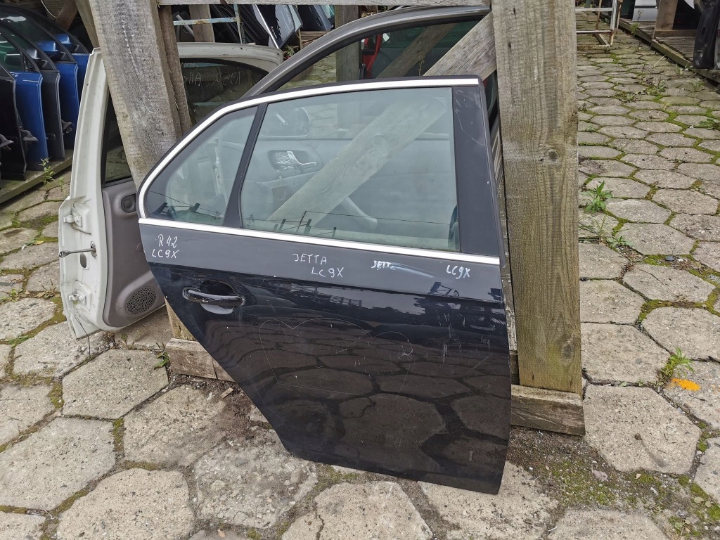 фото №1, Vw jetta дверь правый задняя код лакокрасочного покрытия lc9x