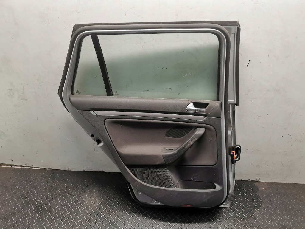 фото №13, Двері лівий задня vw golf vi kombi код лакофарбового покриття la7w