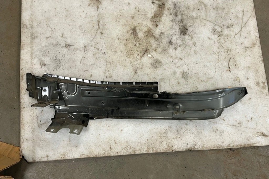 фото №8, Кронштейн передний правого крыла audi q7 4l 4l0805158a 2015