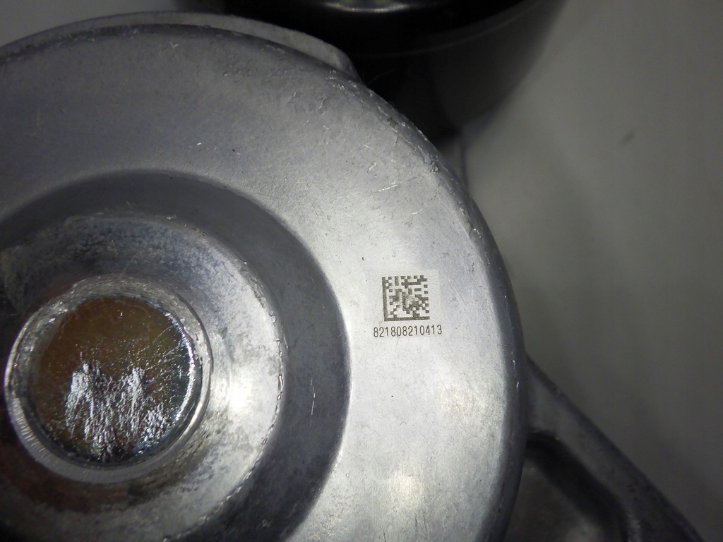 фото №3, Sx4 s cross 1.4 hybrid 2022 натяжитель ремень ролик