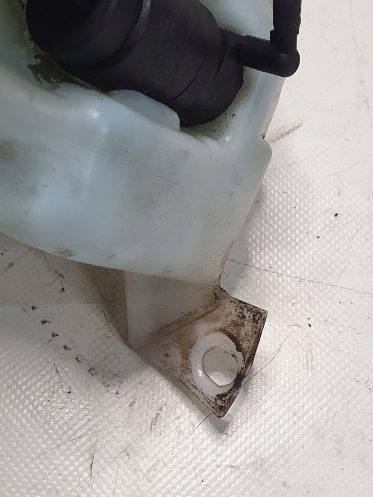 фото №9, Бак жидкость омывателя seat toledo ii 1.6 16v 04r.