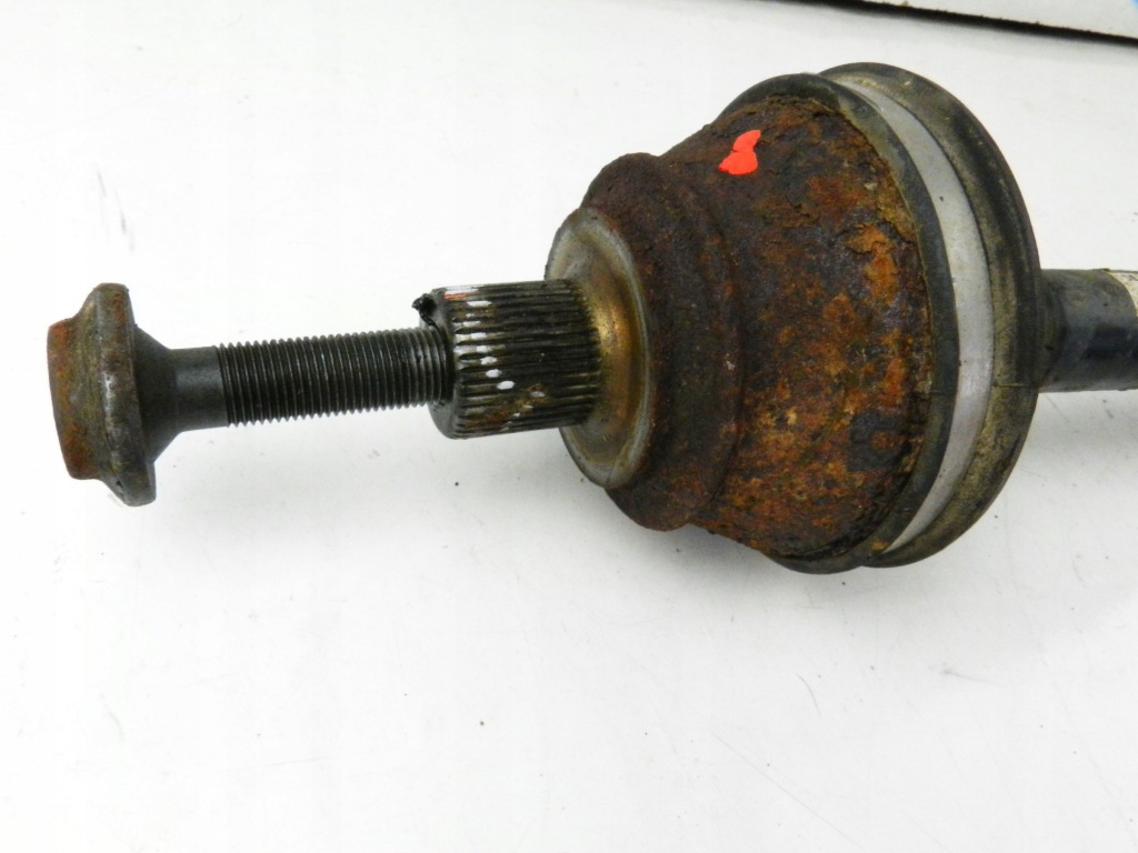 Привідний вал правий задній a8d3 Оригінал