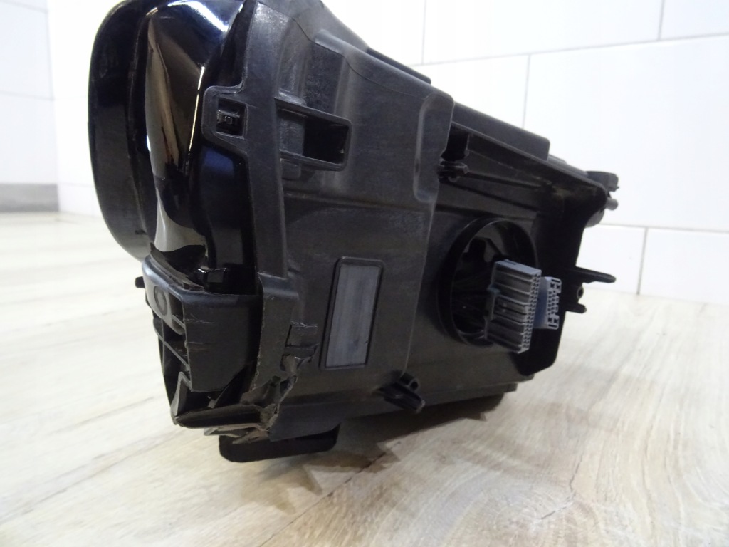 Купити Фара правий перед правий volvo xc40 2 рестайлінг  22- full led pixel 32392325 llu