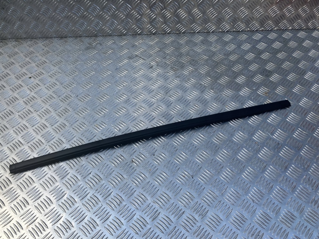 фото №1, Молдинг уплотнитель дверь правый перед opel corsa f