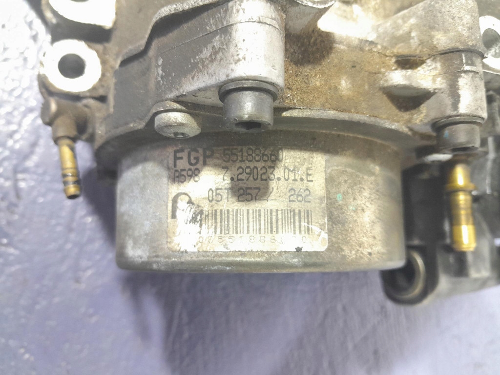 Alfa romeo 159 1.9 jtd 150 km z19dth кришка клапанів 55194358 в Україні