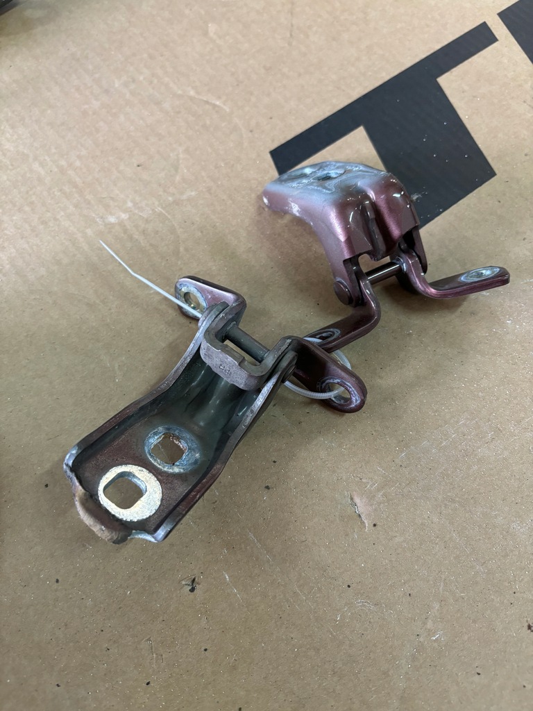 фото №1, Opel adam 3d петлі двері правий перед