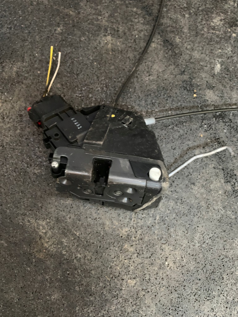 фото №3, Замок правий задня mazda 3 i bk hb