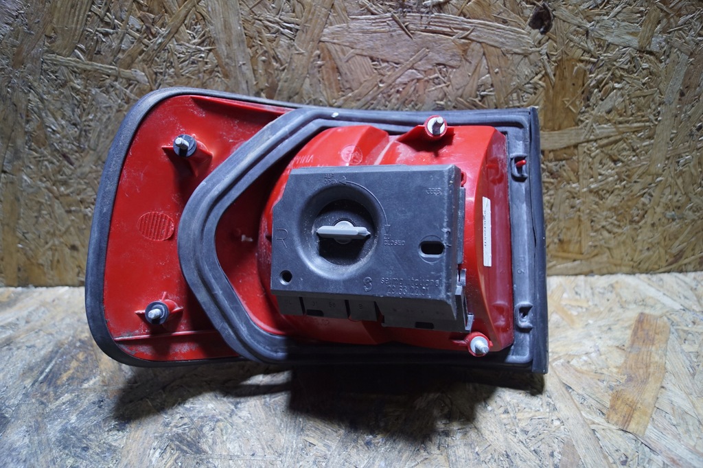 фото №6, Audi a8 d2 лампа права задня