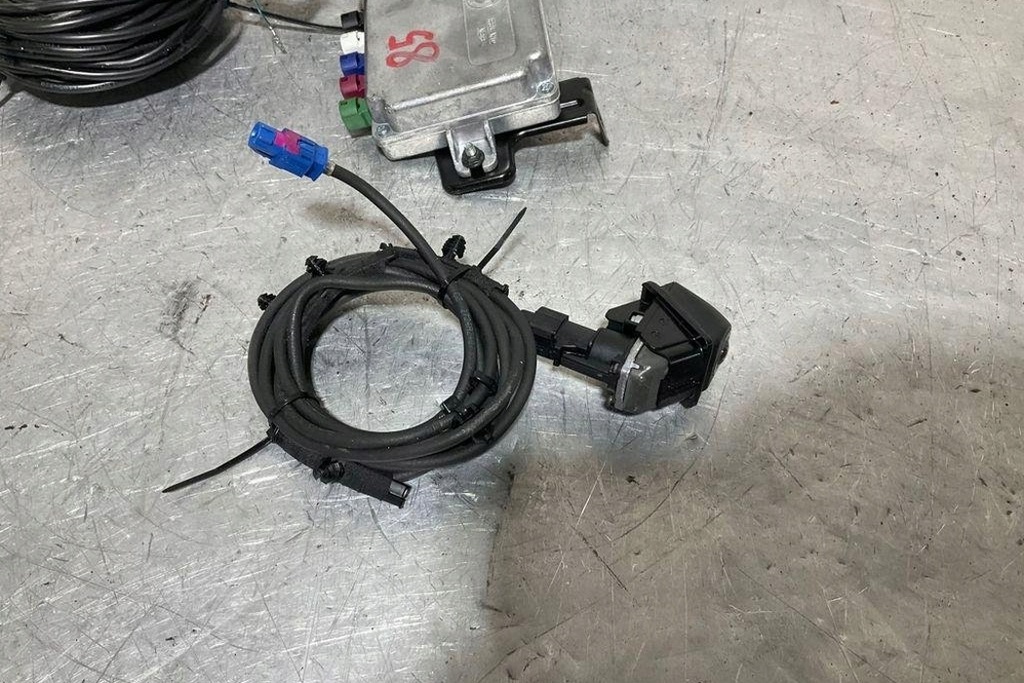 фото №9, Модуль камеры заднего вида bmw 7 f01, f02 9240988 4.4l бензиновый 2010