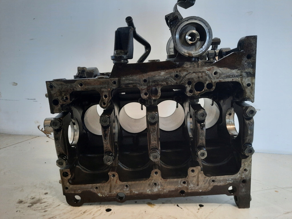 фото №8, Volkswagen passatb6 05-10 2.0tdi блок двигуна 03g021l bkp