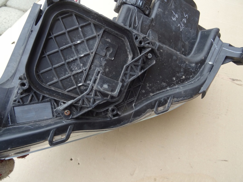 фото №9, Toyota avensis t25 lift лампа права eu koito