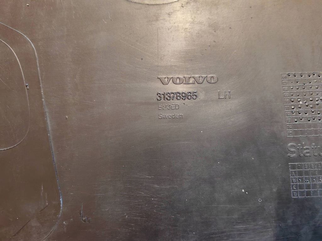 фото №10, Volvo xc70- накладка уголок бампера левая polecam