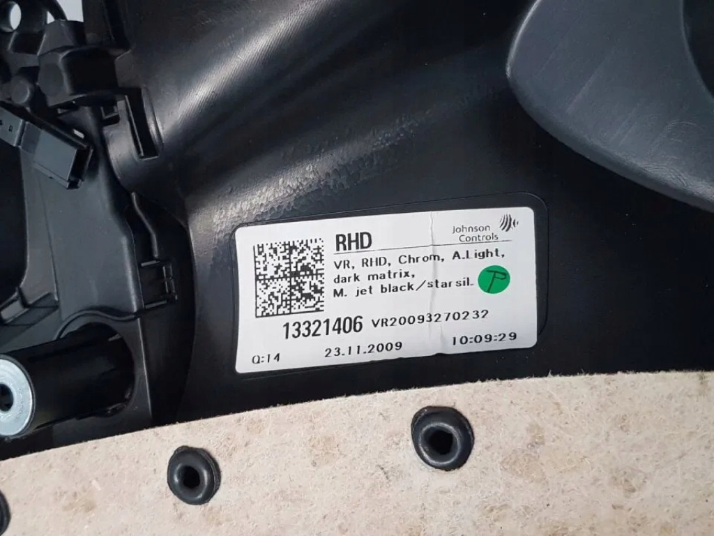 Обшивка дверь правый перед opel astra j iv 13321406 в Украине