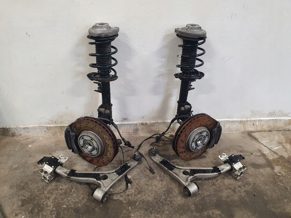 фото №1, Mercedes gla 156 w156 поворотный кулак амортизатор рычаг правый подвеска перед