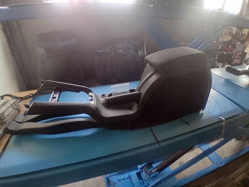 фото №7, Skoda octavia ii подлокотник