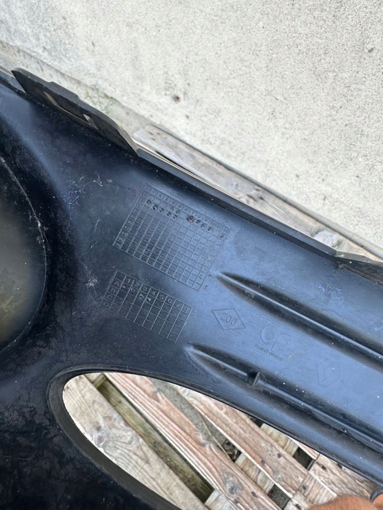 Решётка левая бампер перед renault megane iii lift Оригинал