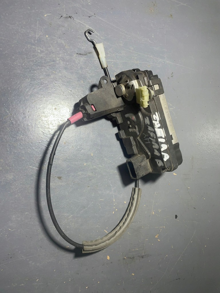 Купить Замок правый задний  дверь opel zafira b 13210739