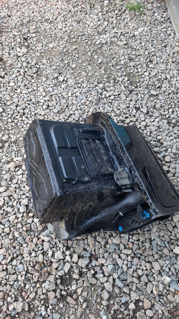 фото №1, Чверть ніша акумулятор bmw e46 touring sedan