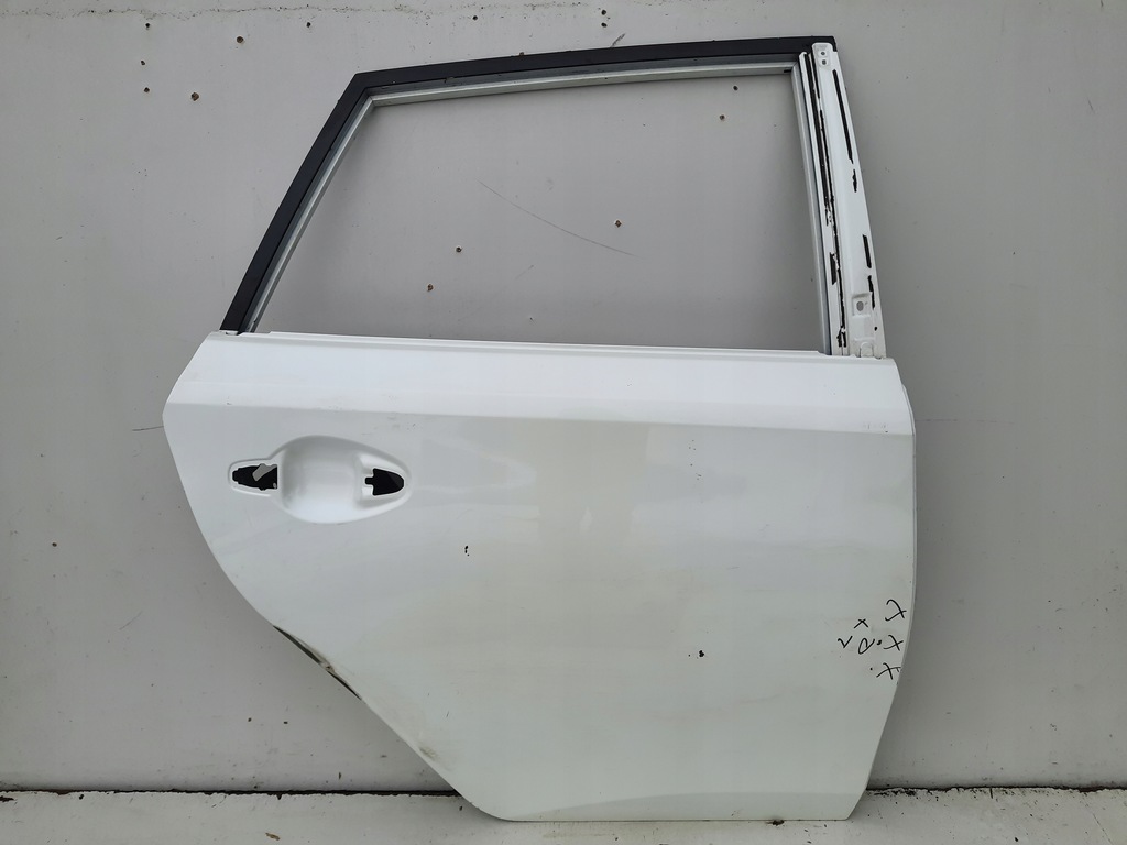 фото №1, Toyota auris ii kombi 12- дверь задние правое