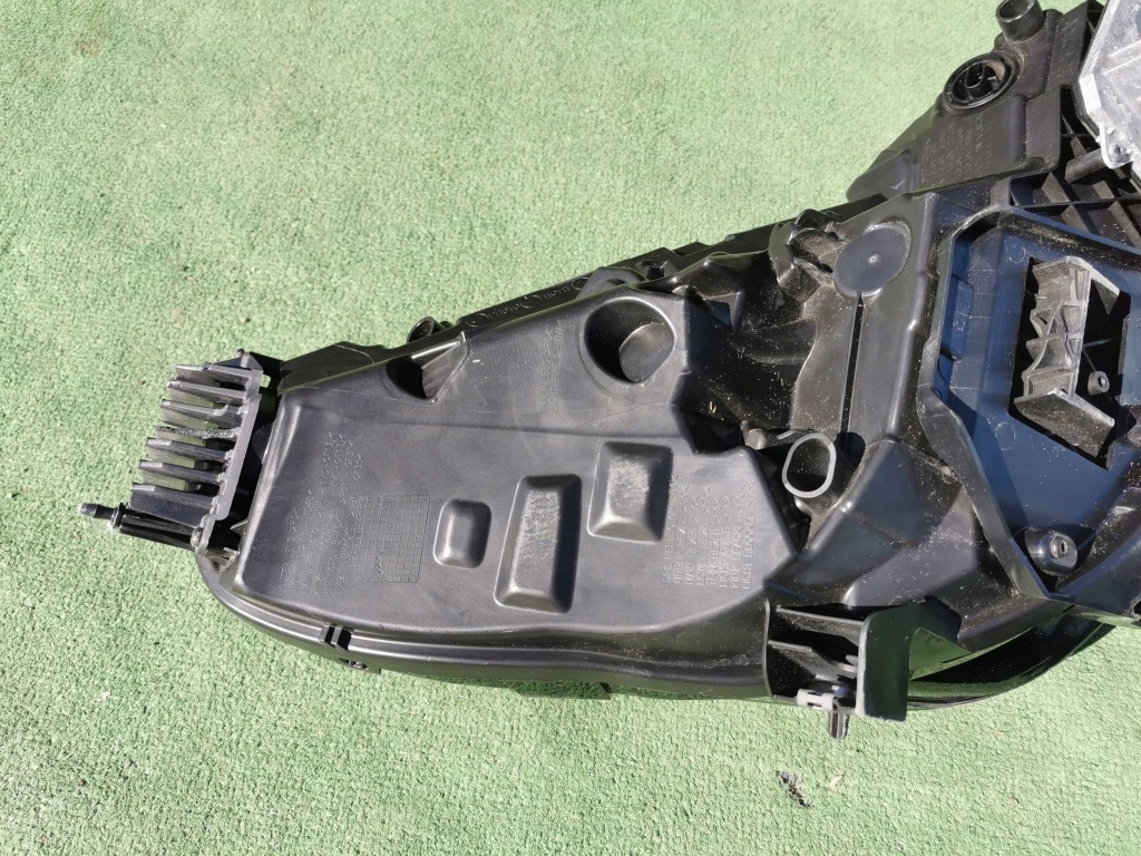 Tesla model 3 17- фара ліва перед передня full led 1077375-50-b Зі Шроту