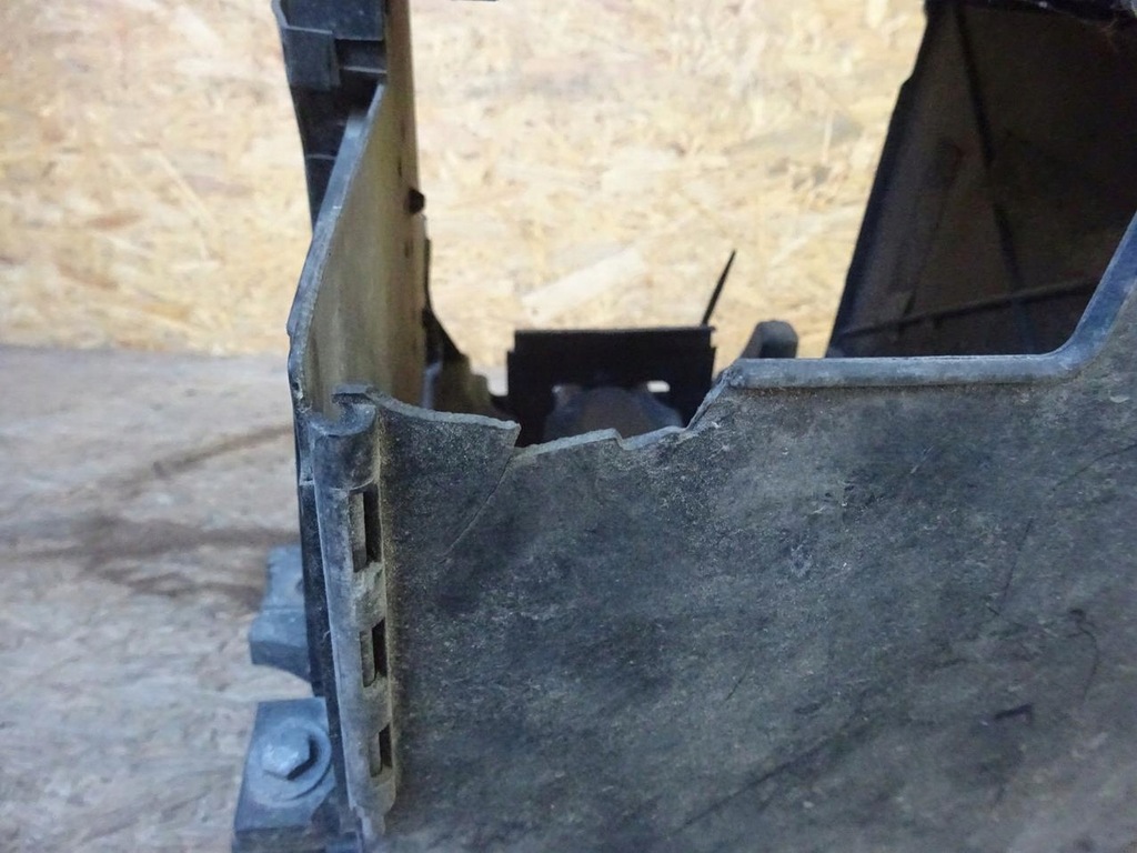 фото №7, Audi tt 8n coupe основание защита корпус аккумулятор 8n0937557 8n8804373