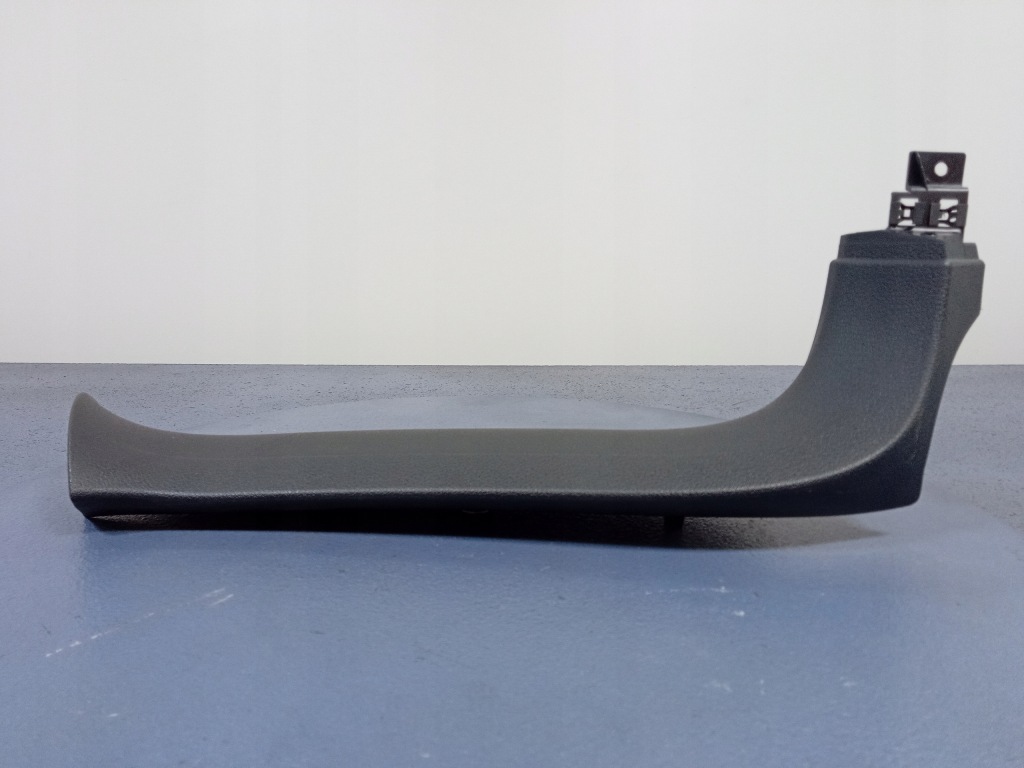 фото №1, Audi q7 i 4l защита крышки багажника левая 4l0867607