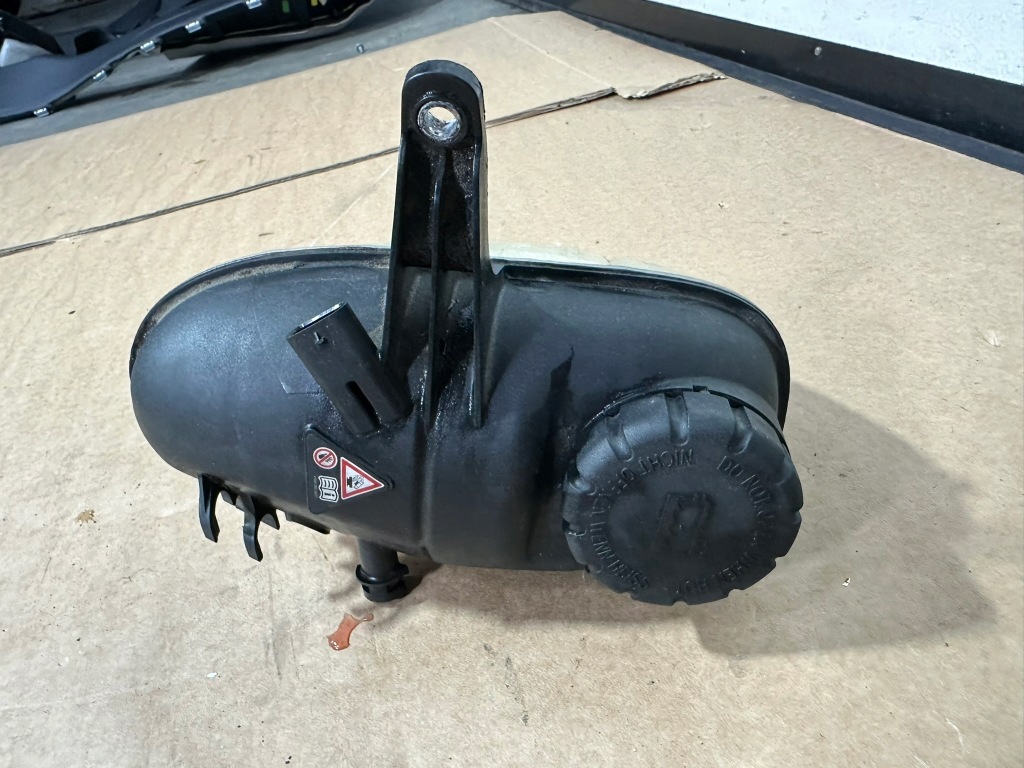 фото №8, Бачок расширительный, бак жидкость mercedes s klasa w222