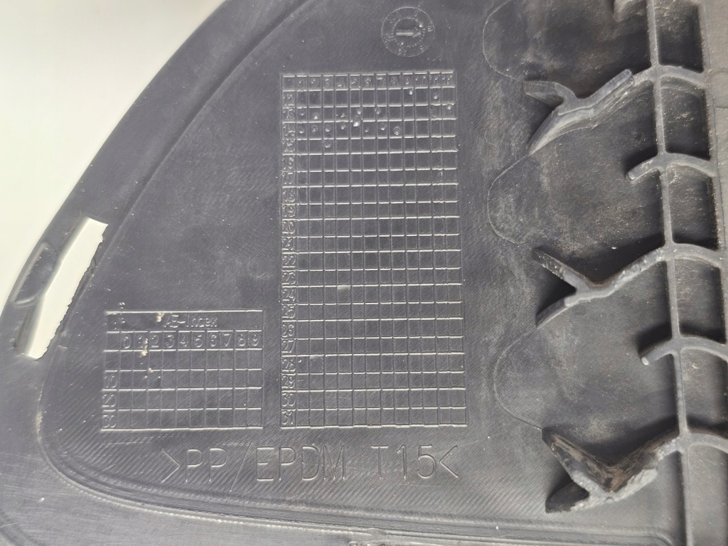 Решётка бампера перед средняя mercedes gla 156 w156 x156 2013 - x156 Оригинал