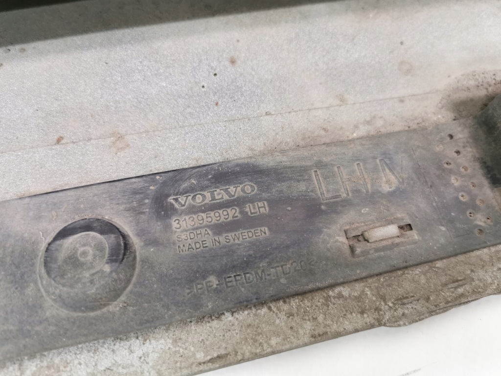 Накладка порога  ліва кронштейн  volvo xc90 2 31395992 Зі Шроту