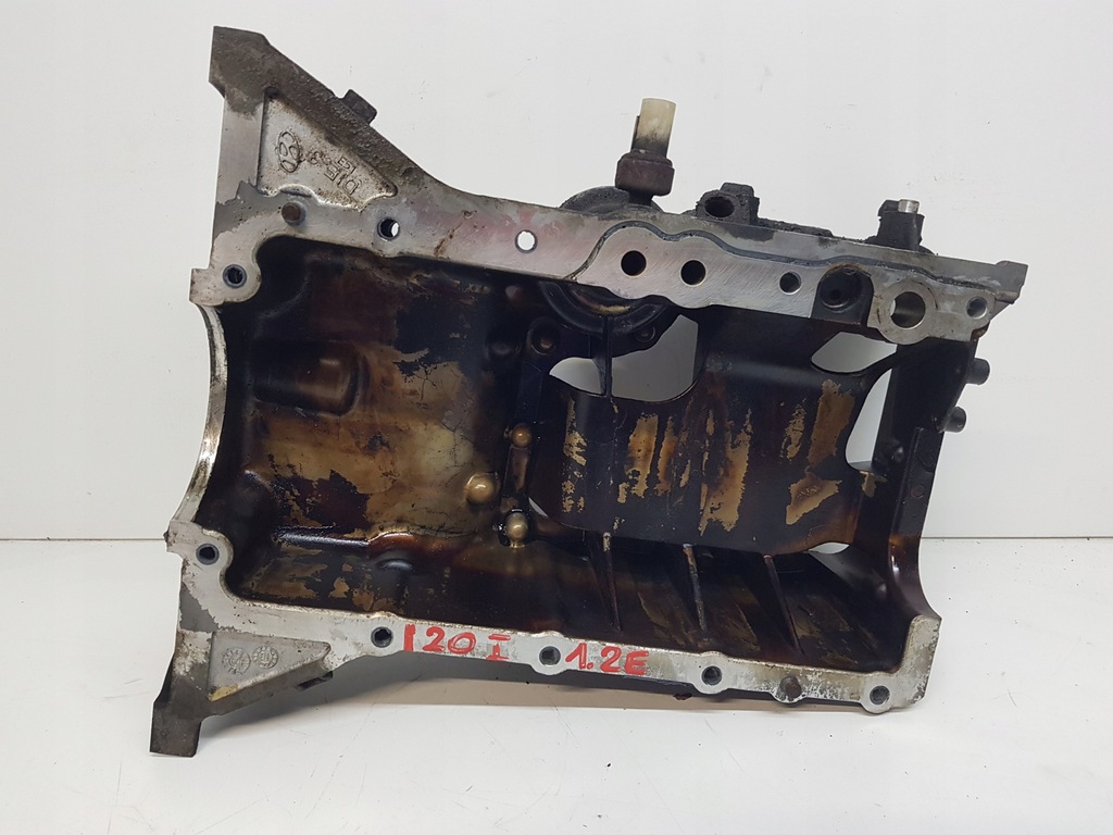 фото №1, Hyundai i20 1,2 поддон масляная 2008-12r