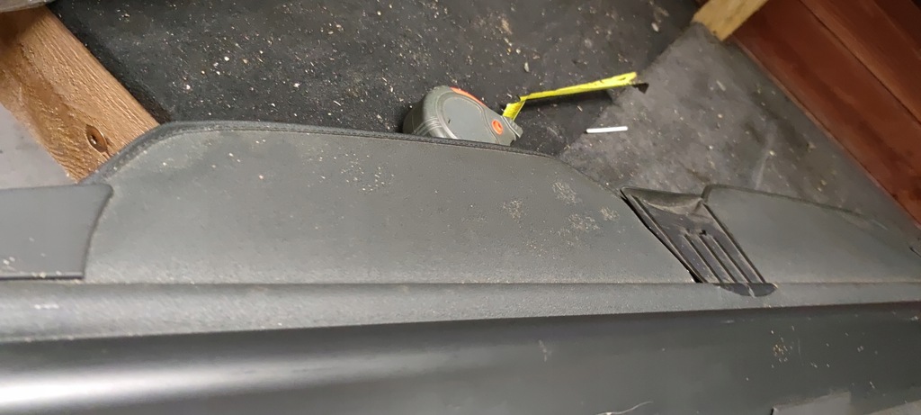 фото №7, Mercedes w203 шторка багажника kombi 2038600175