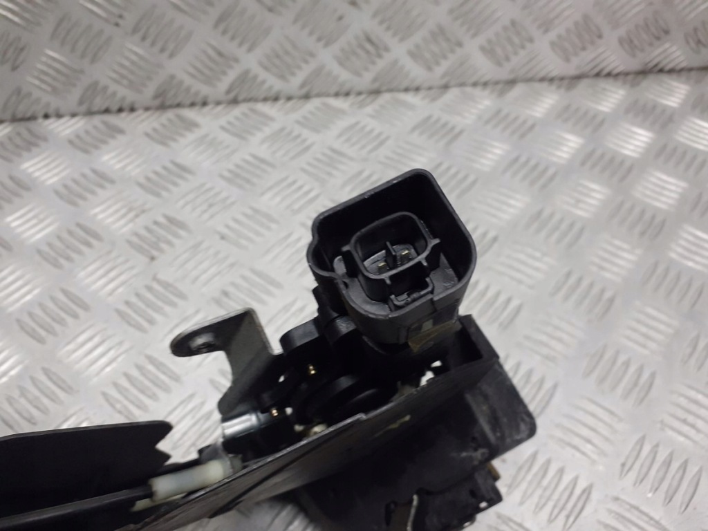 фото №4, Замок дверь правый задняя toyota avensis verso