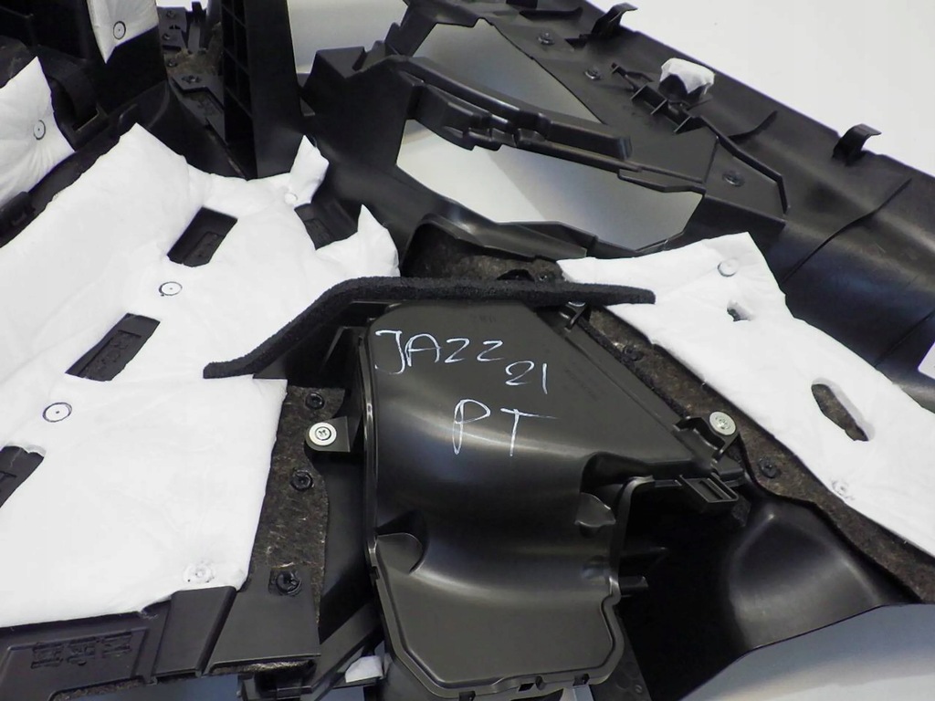 фото №8, Honda jazz v 2021 обшивка багажника правий 84601-tza