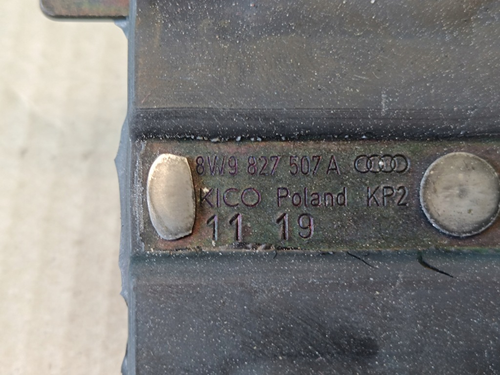 Audi q8 e-tron 55 quattro 300kw 19r засувка замка кришки багажника 8w9827507a Зі Шроту