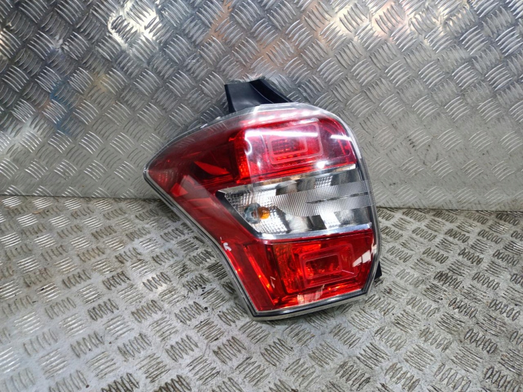 фото №1, Subaru forester iv sj лампа задняя левая наружная 84201-sg030