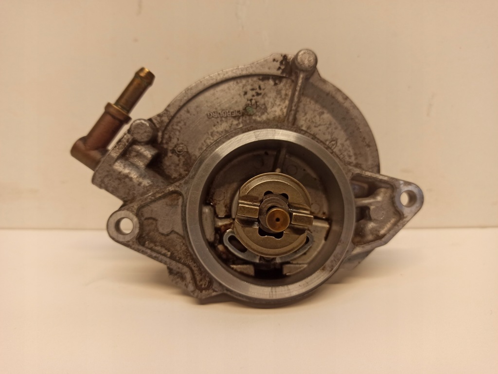 фото №1, Насос вакуум audi a4 b8 057145100af