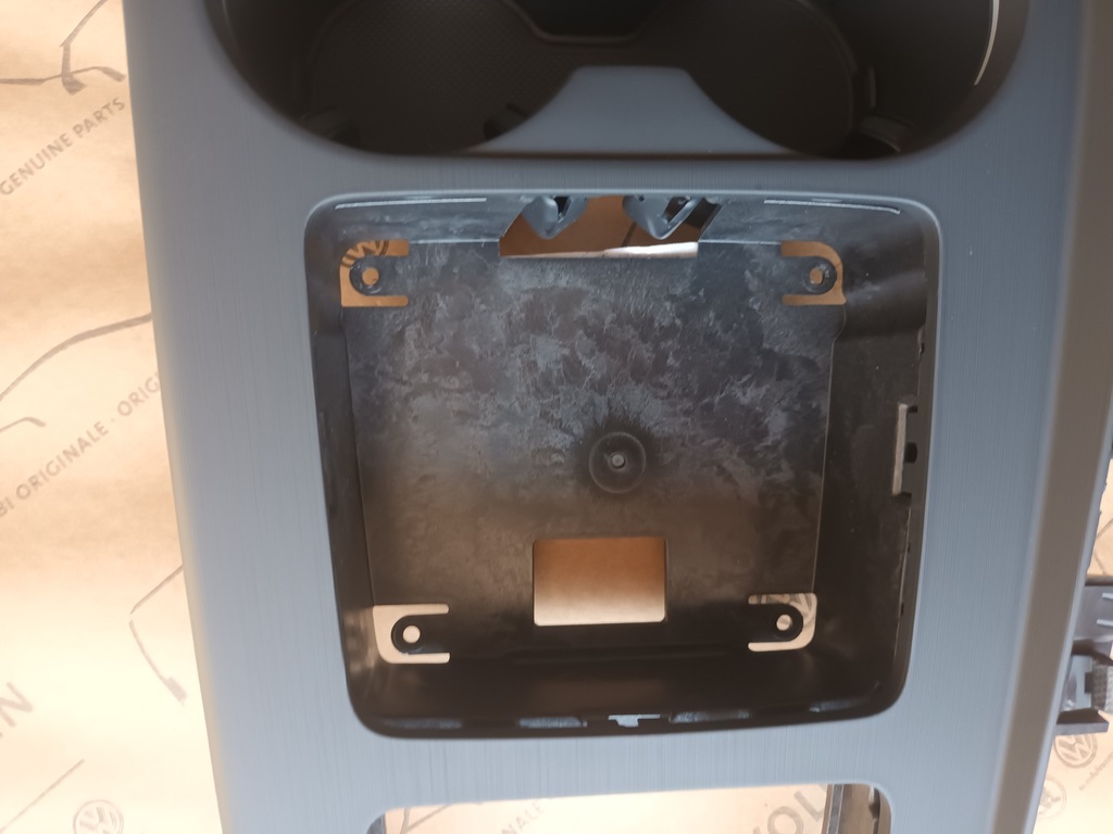 фото №8, Audi a4 b9 a5 f5 защита панель туннель подстаканник 8w1864261c 8w0862533a/b 72km