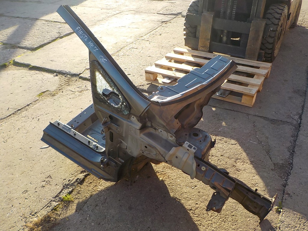 фото №1, Ford fiesta mk7 lift четверть перед правая