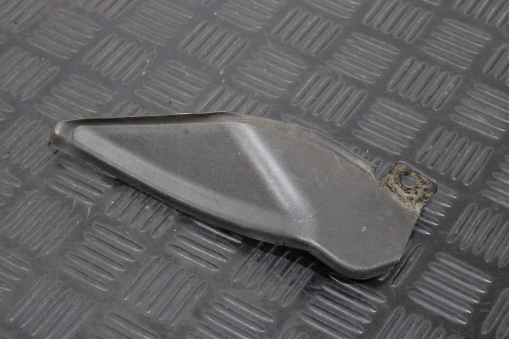 Купить Заглушка защита жабо правая 505438490 alfa romeo giulia