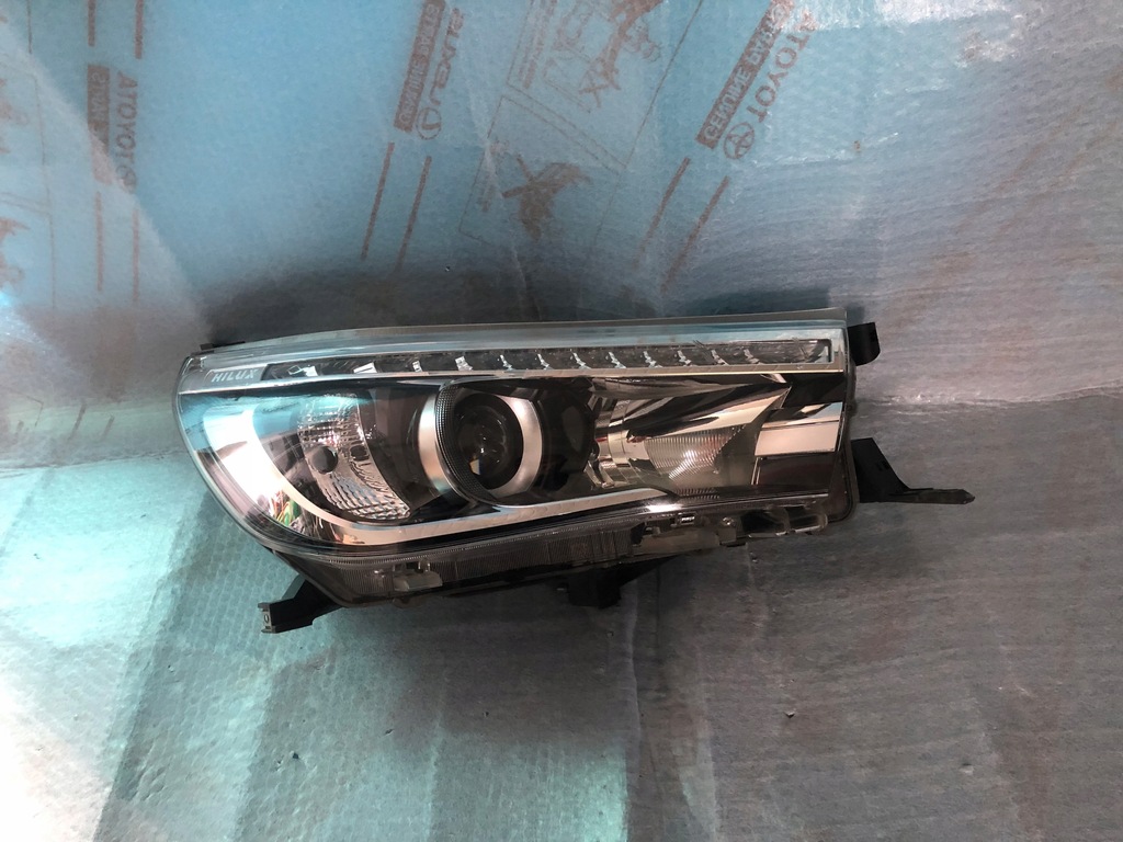 фото №1, Фара правий toyota hilux viii led