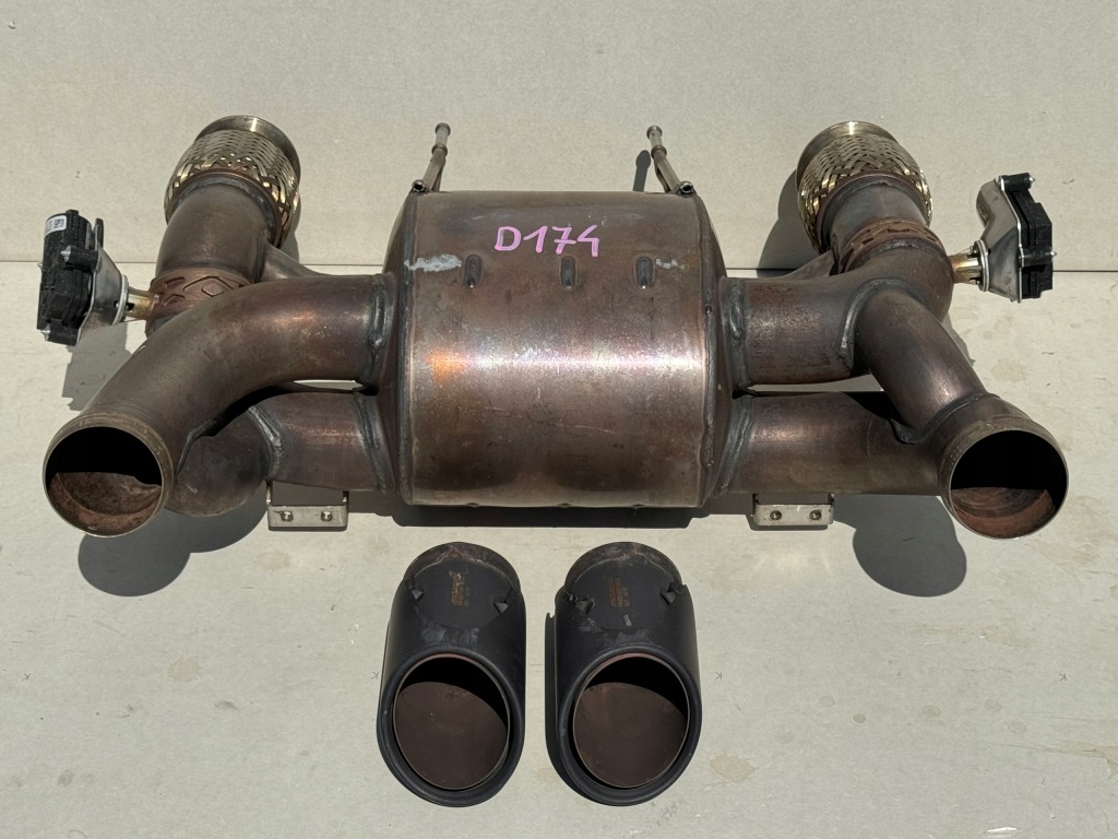 фото №1, Mclaren 720s гаситель выхлоп наконечник глушителя оригинальный номер