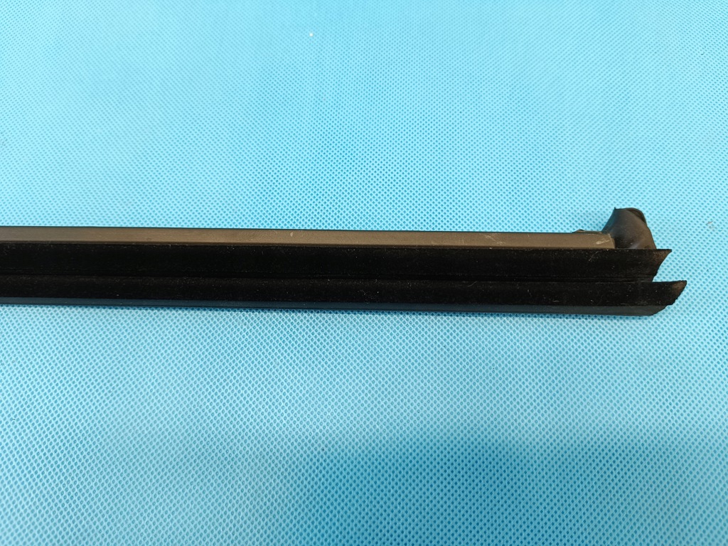 фото №10, Skoda superb 3 combi 2.0tfsi 206kw 18r молдинг уплотнитель дверь правый перед